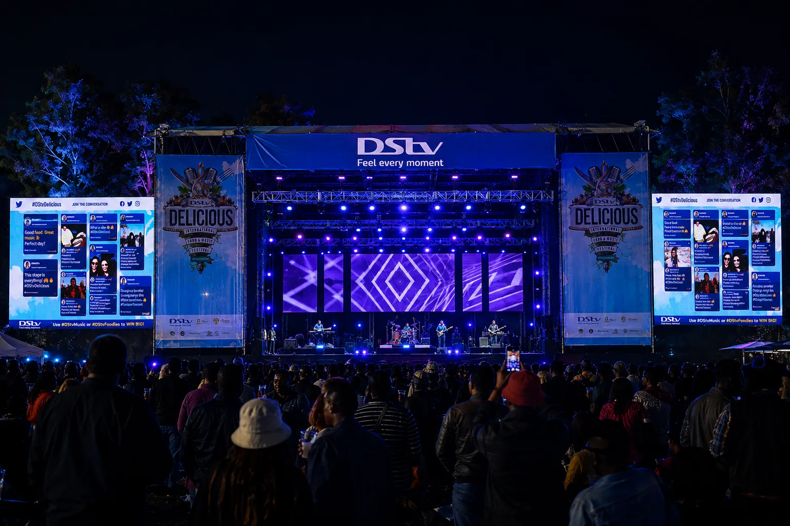 Twitter Social Screen — Moderation System · 2 LED Screens · Main Artist Stage